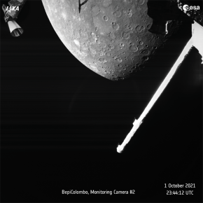 La mission conjointe euro-japonaise BepiColombo a capturé cette vue de Mercure le 1er octobre 2021 alors que le vaisseau spatial survolait la planète pour une manœuvre d'assistance gravitationnelle. © JAXA- ESA